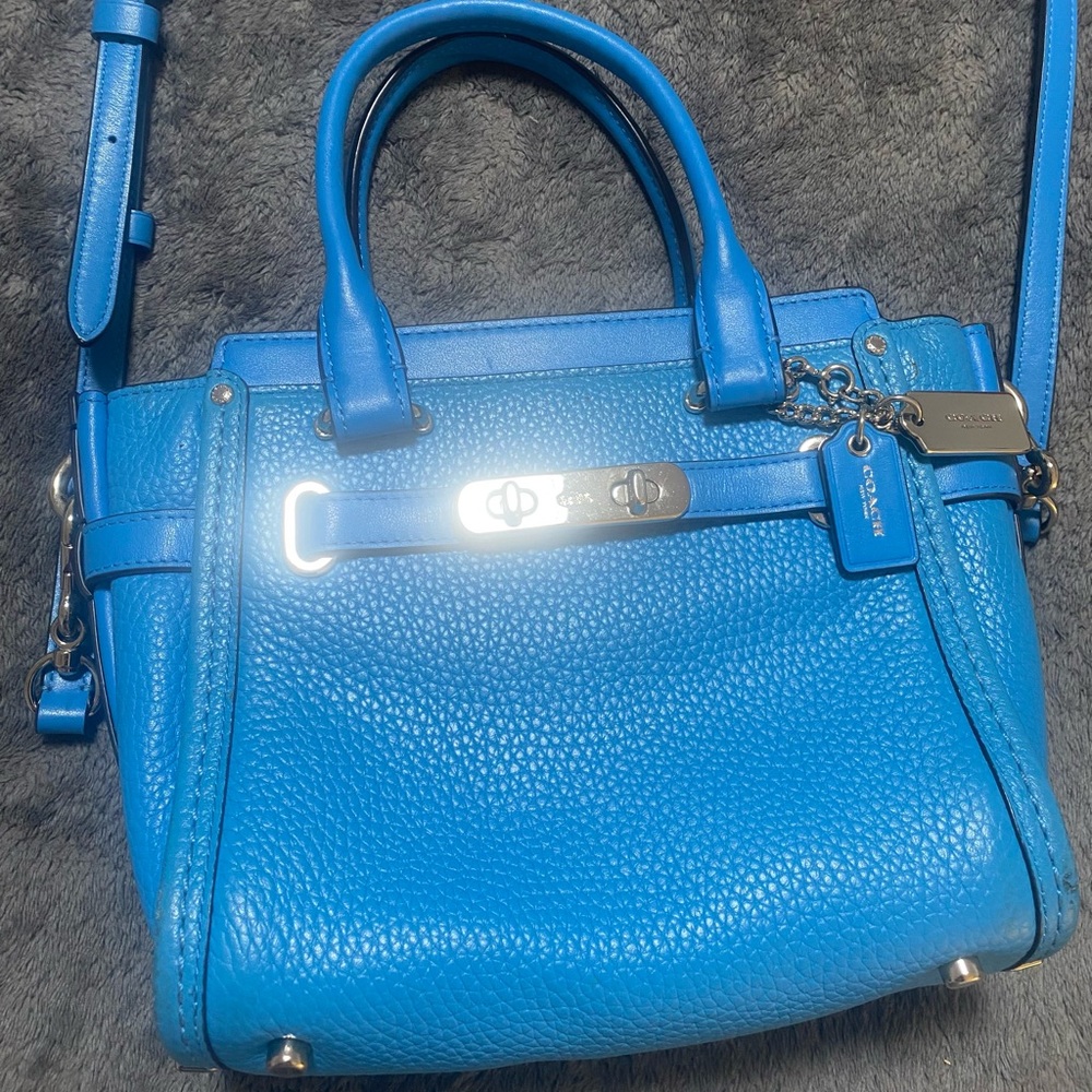 BEAUTIFUL BLUE CROSSOVER COACH BAG